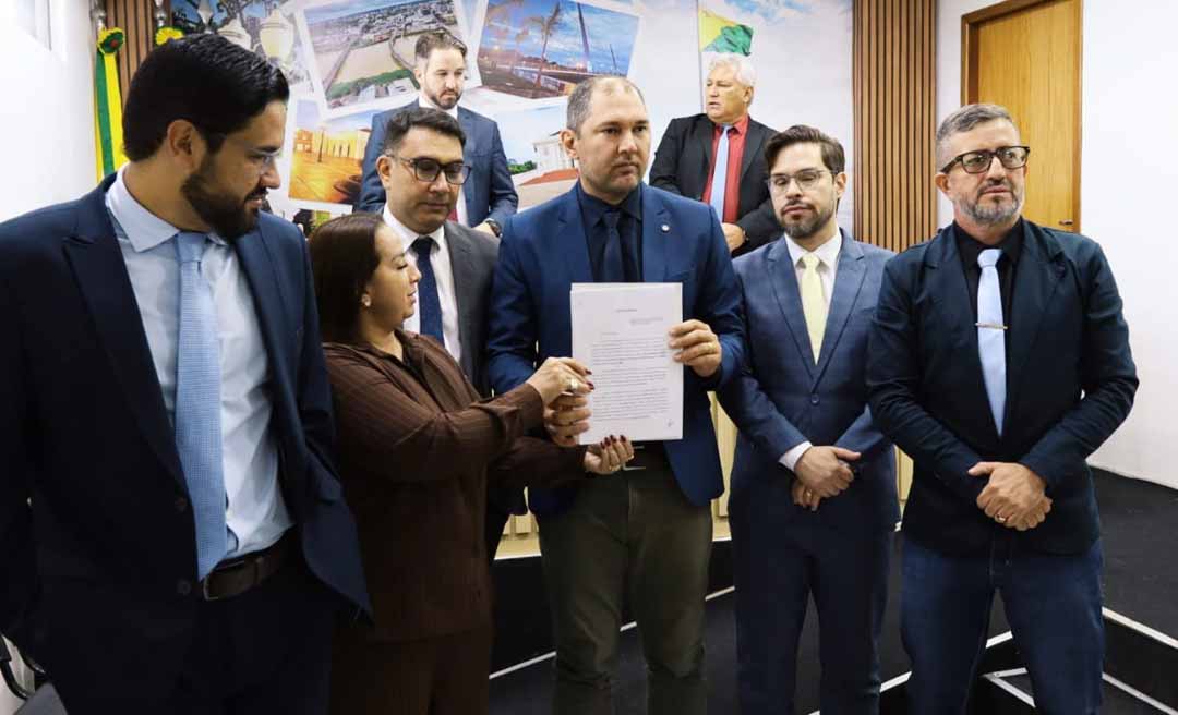 Carta de renúncia de Bocalom é lida após reabertura de sessão na Câmara de Rio Branco: "Sinto que chegou o momento de retribuir ainda mais ao Acre"