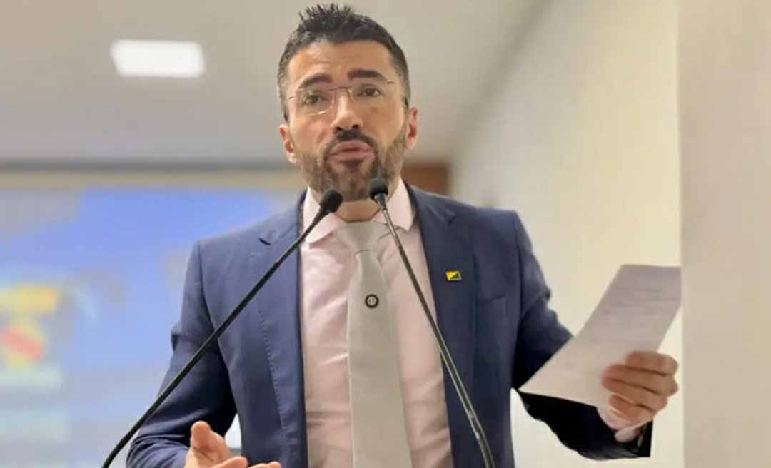 “Estão brincando com o futuro de mães e das crianças de Rio Branco", diz Zé Lopes ao cobrar vagas e reconhecimento de assistentes de creche