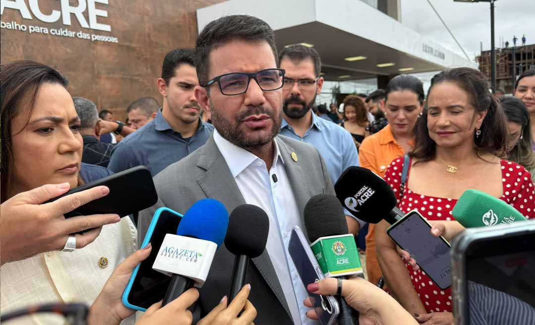 Ao lado da mãe, dona Linda, Gladson inaugura primeira etapa da Maternidade Marieta Camelí