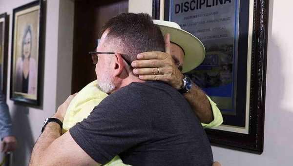 “Faço parte desse grupo e não pretendo sair”, diz Alysson ao reafirmar alinhamento com Bocalom após questionamento sobre seguir com Mailza Assis