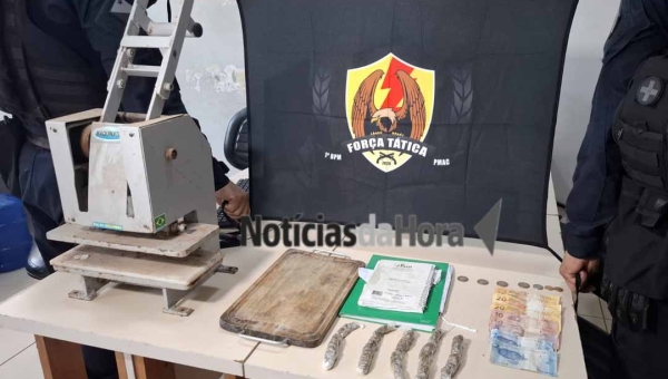 Suspeito é preso com drogas e prensa durante ação policial no bairro Floresta Sul, em Rio Branco