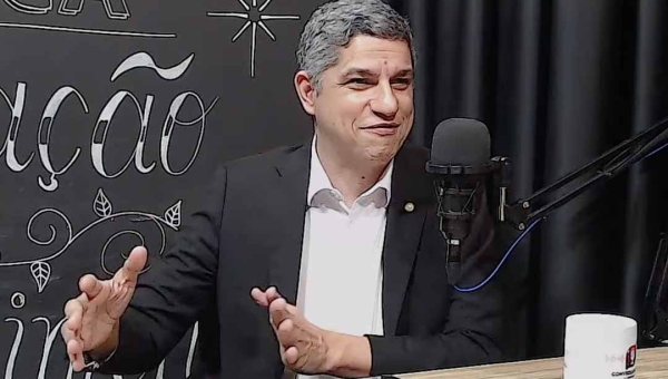 Ao entrar na base de Mailza, Calegário alerta: “quem vai dizer se há interesse na minha permanência é o governo”