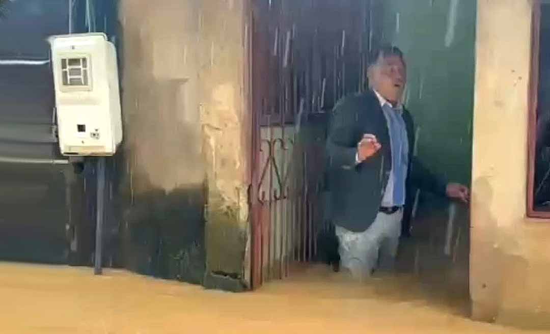 “Perderam tudo, não tem mais condições”: vereador Eber Machado entra na água e cobra ajuda urgente para moradores da Baixada da Sobral