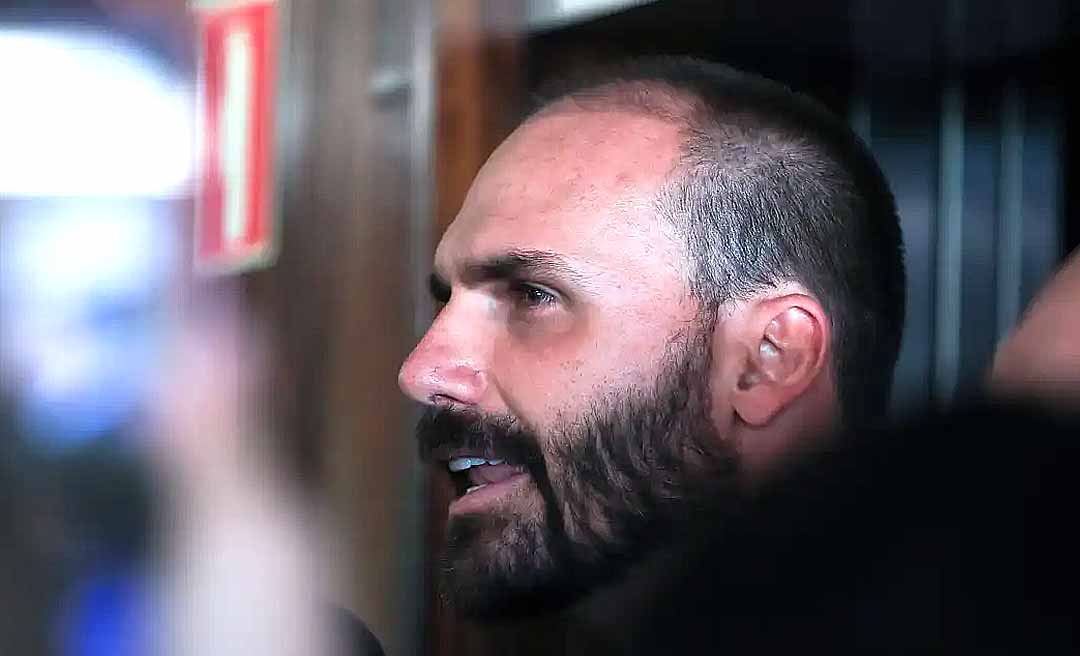Alexandre de Moraes vota para condenar Eduardo Bolsonaro por difamação