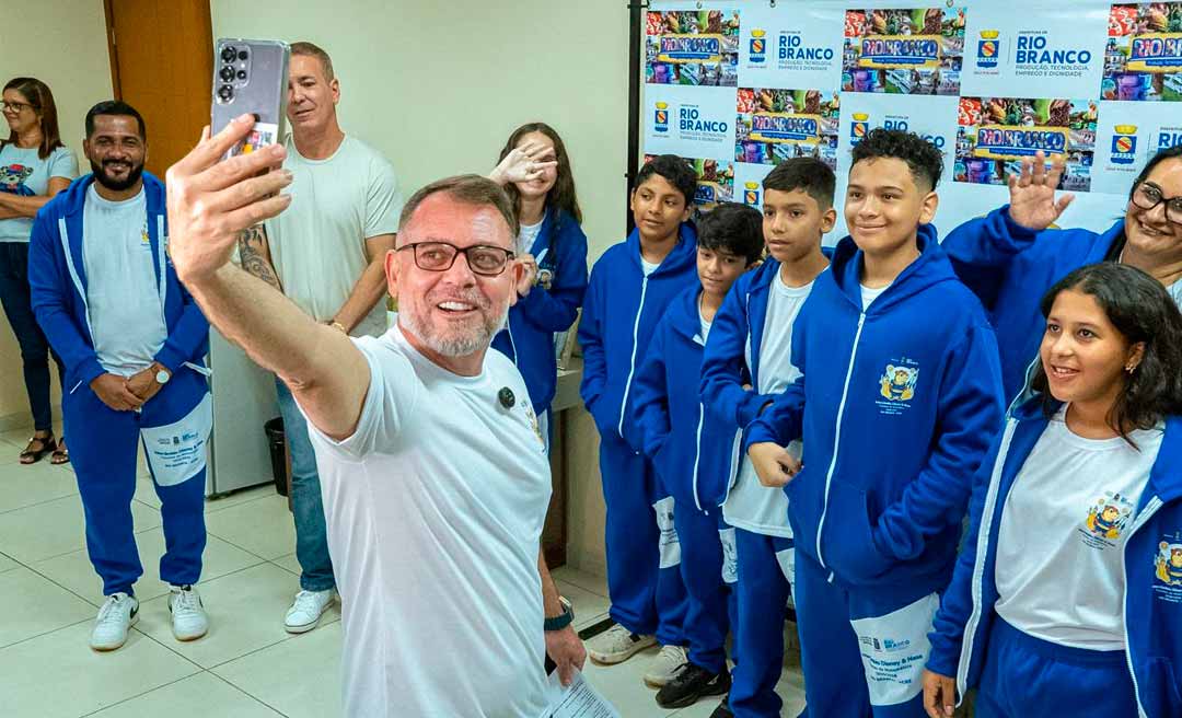 Estudantes de Rio Branco embarcam para Brasília e iniciam jornada rumo à NASA e Disney