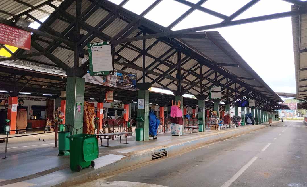 Colapso no transporte deixa Rio Branco sem ônibus após paralisação total dos motoristas da Ricco