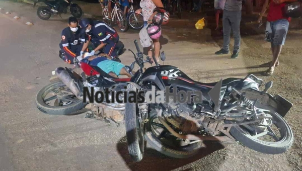 Batida frontal entre motocicletas deixa dois homens feridos na Estrada da Sobral