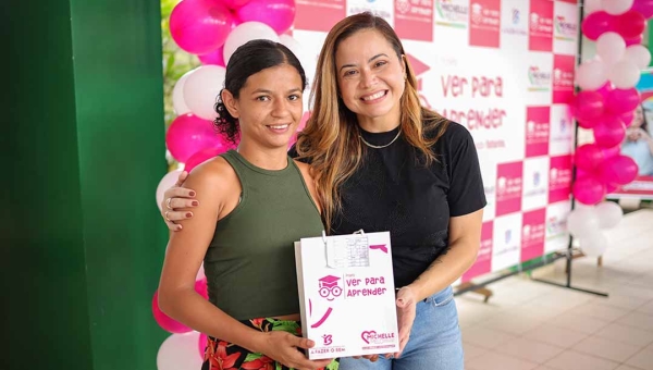 Deputada Michelle Melo beneficia mais de 80 alunos com óculos gratuitos