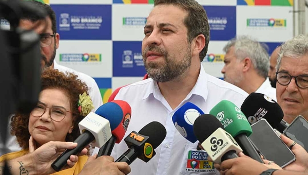 ”Quem está trazendo as obras para melhorar o estado do Acre é o presidente Lula”, diz Boulos ao falar sobre o Governo na Rua