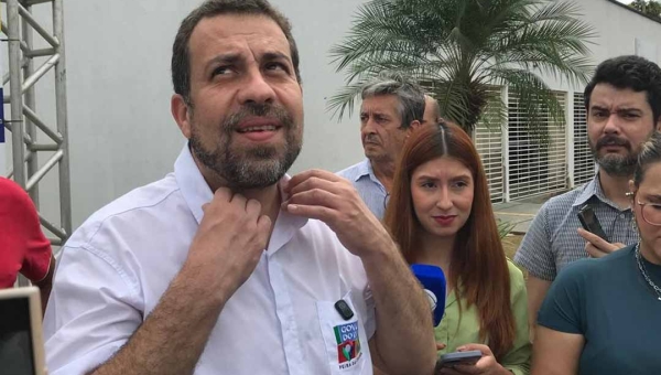 Ministro Boulos critica ausências de Mailza e Alysson Bestene em evento do governo federal, no Acre