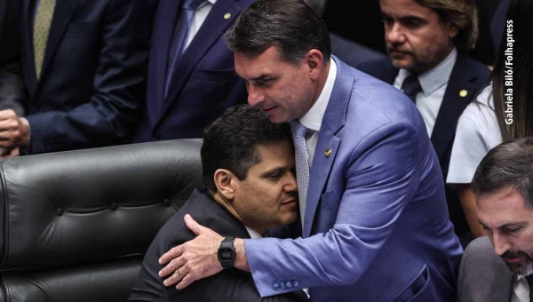 Câmara aprova derrubada de veto de Lula a projeto que reduz pena de Bolsonaro; Senado irá votar