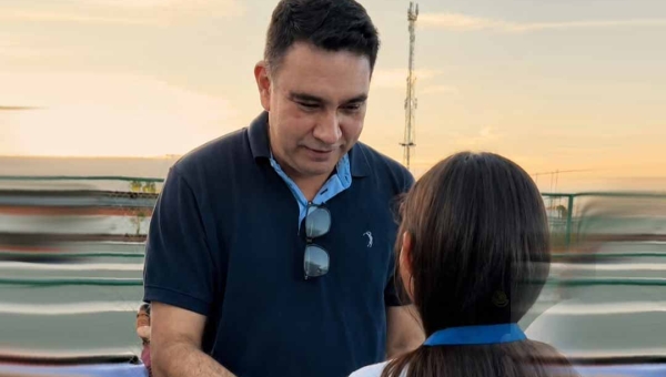 Samir Bestene anuncia apoio a projeto que leva tênis a escolas da rede municipal de ensino de Rio Branco