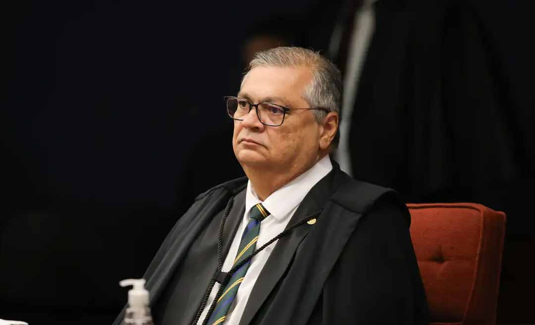 Ministro Flávio Dino abre apuração sobre emendas para produtora do filme de Bolsonaro