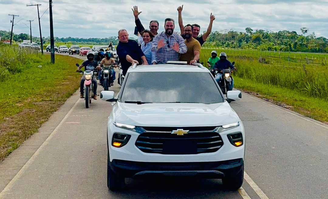 Caravana de Alan Rick desembarca em Feijó com aeroporto lotado e carreata movimenta ruas da cidade