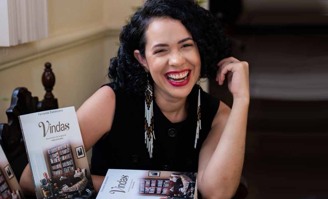 Acreana transforma processo terapêutico em livro e lança “Vindas” no Teatro Hélio Melo
